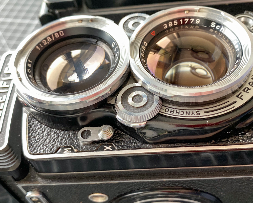 Rolleiflex 2.8C and 2.8F small details - Alex Varas Cameras